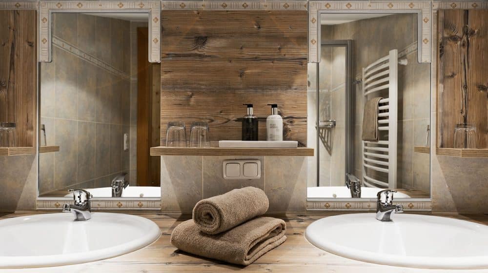 Holzlebn apartement bathroom
