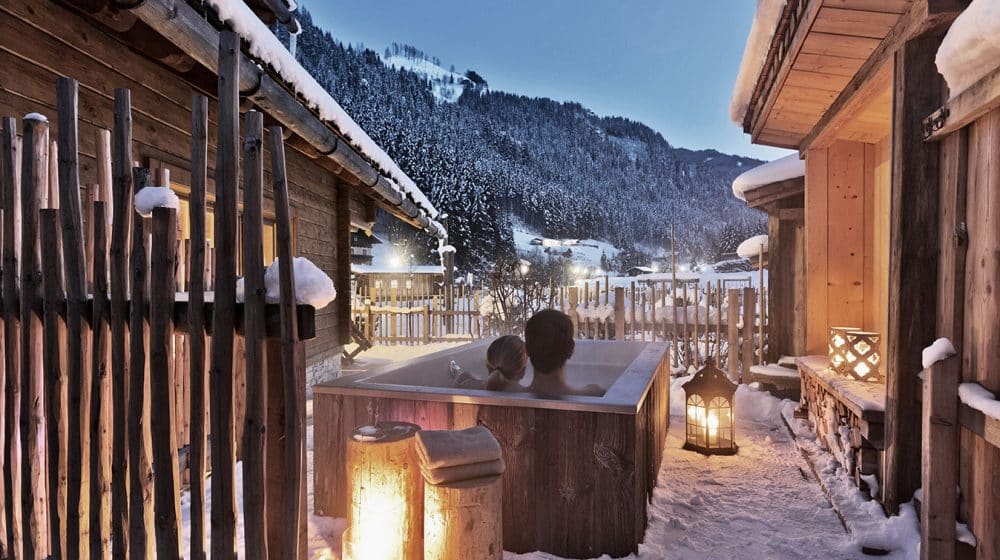 Holzlebn romantic winter couples