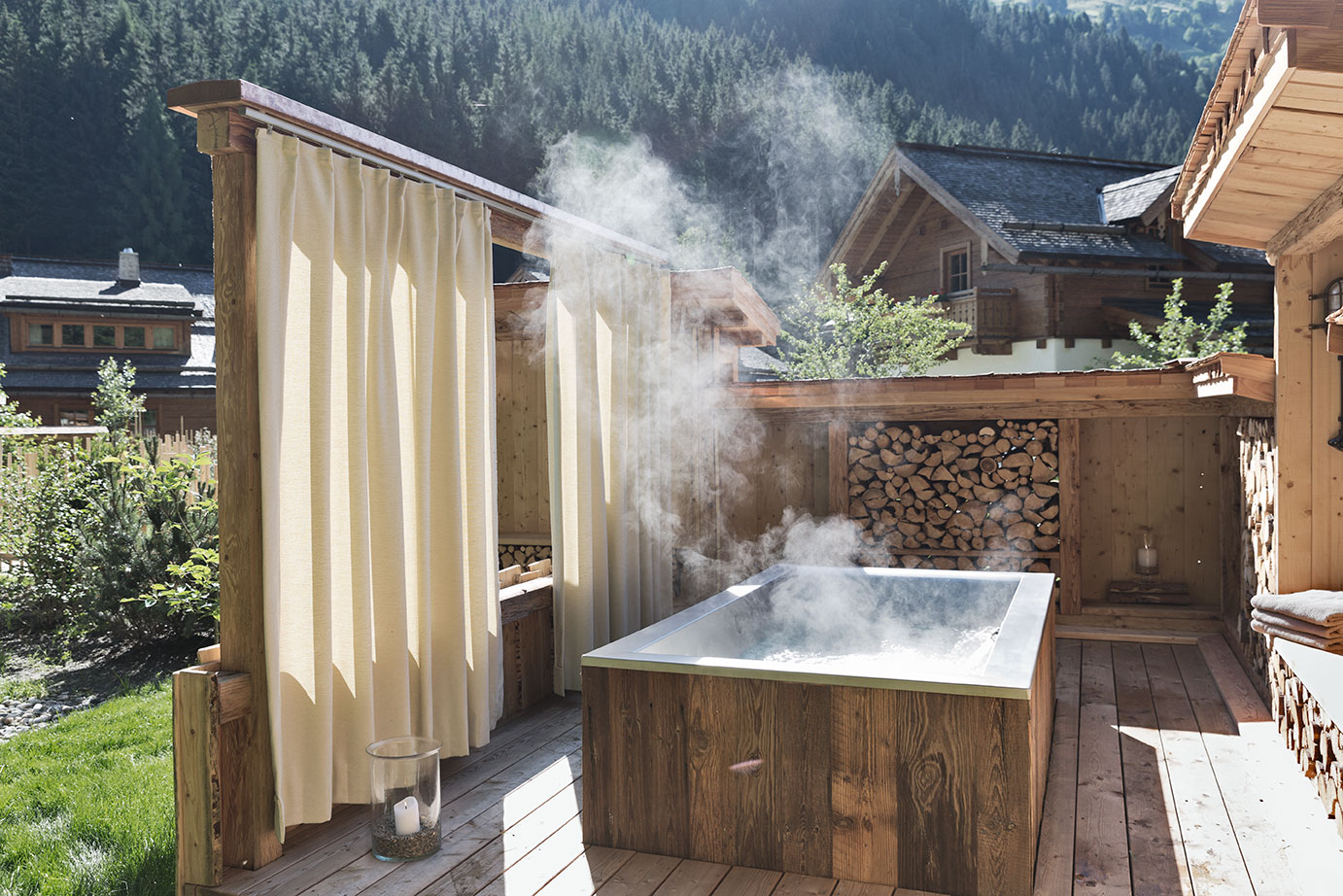 Outdoor bathtub