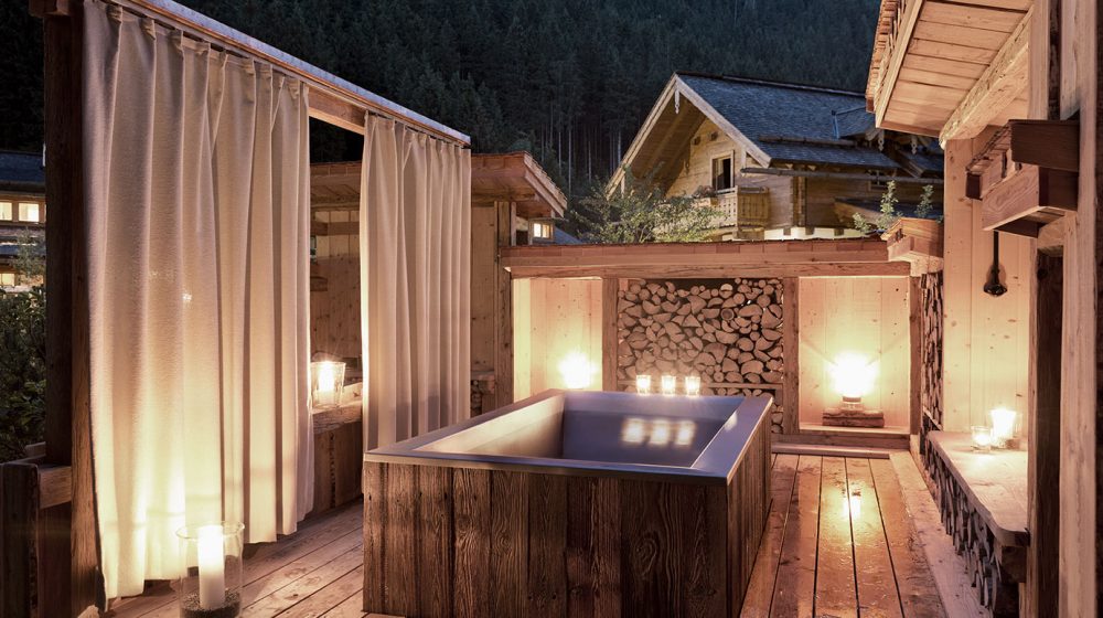 Holzlebn outdoor bathtub romantic