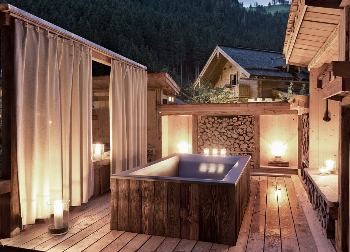 Holzlebn outdoor bathtub romantic