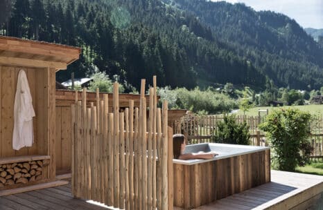 Holzlebn outdoor bathtub