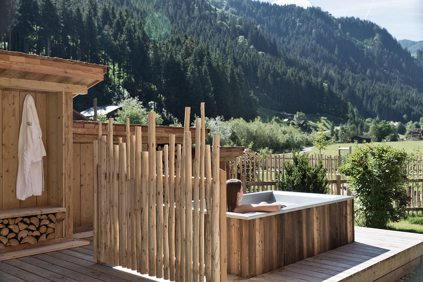 Holzlebn outdoor bathtub