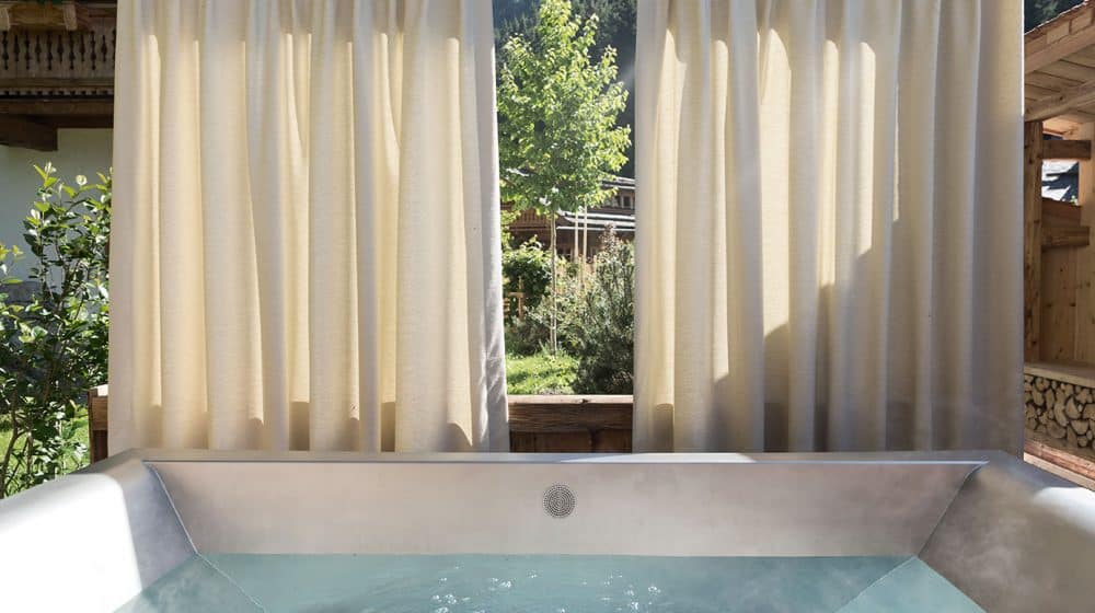 Bath tub outdoor