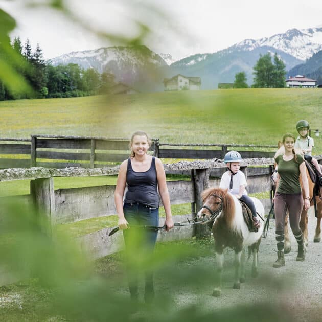 Ponyreiten für Kinder im Urlaub