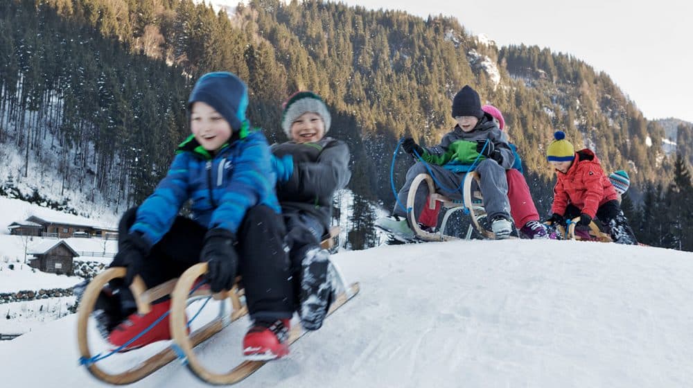 Rodeln direkt beim Chaletdorf