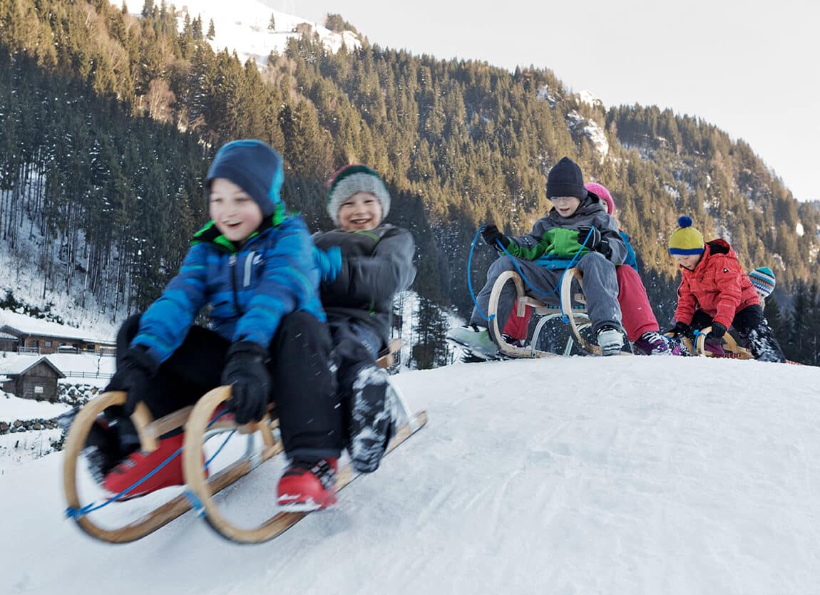 Rodeln direkt beim Chaletdorf