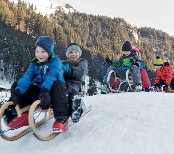 Rodeln direkt beim Chaletdorf