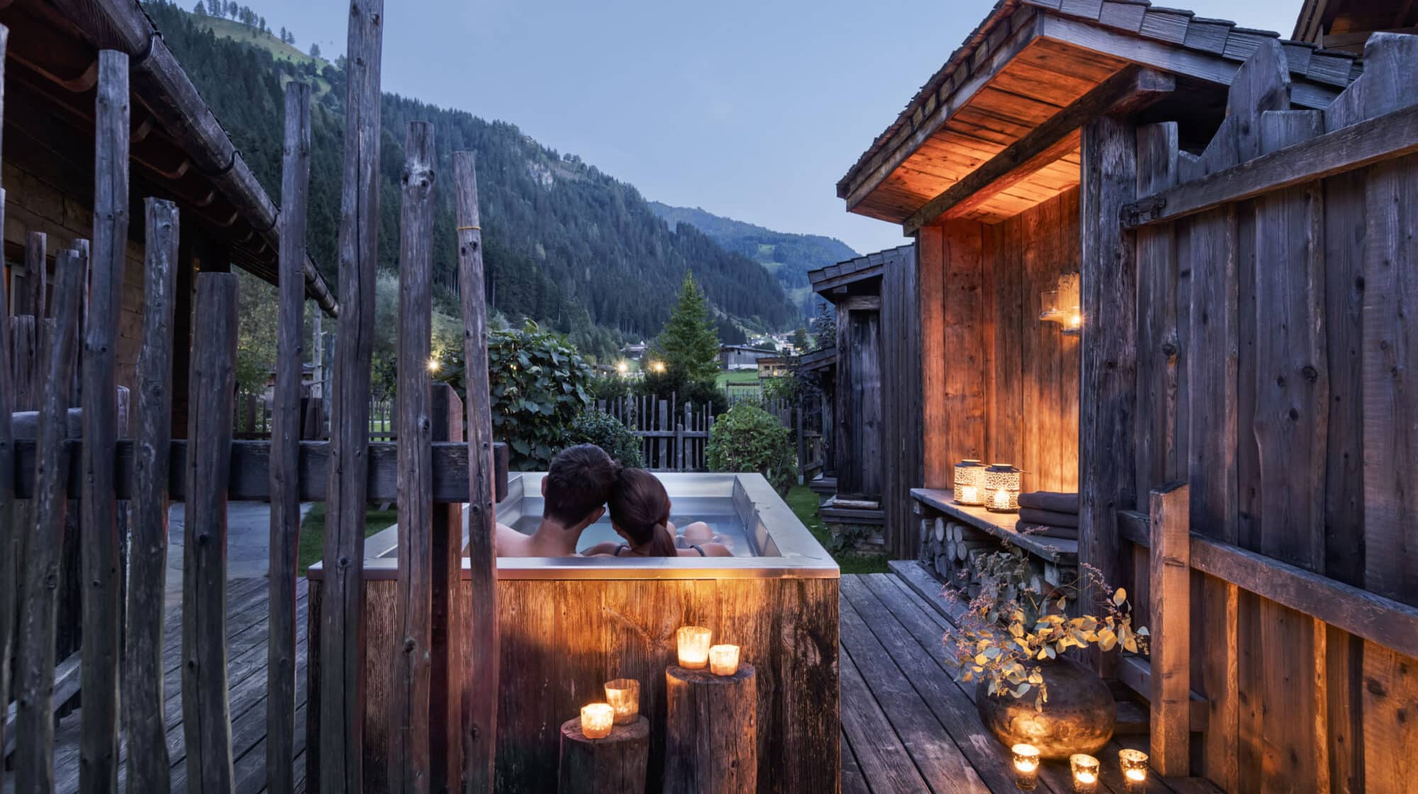 Romantikurlaub im Chalet mit Außenbadewanne