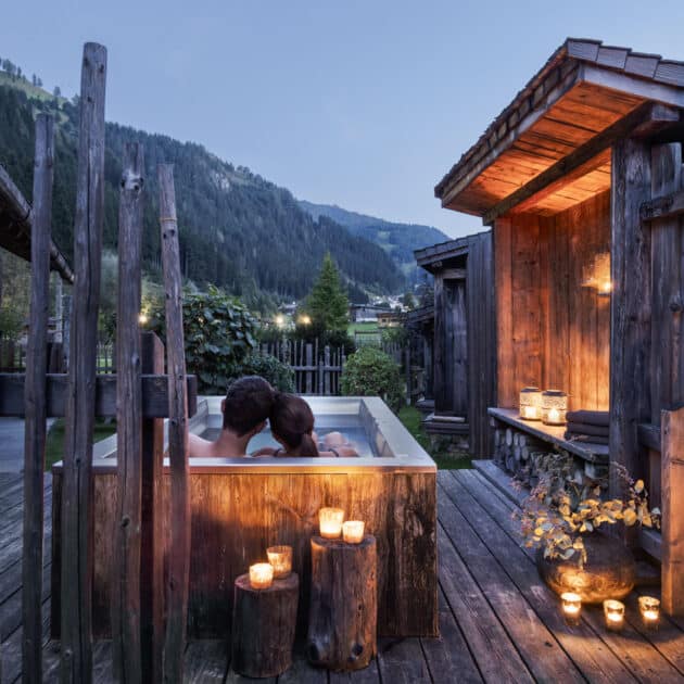 Romantikurlaub im Chalet mit Außenbadewanne