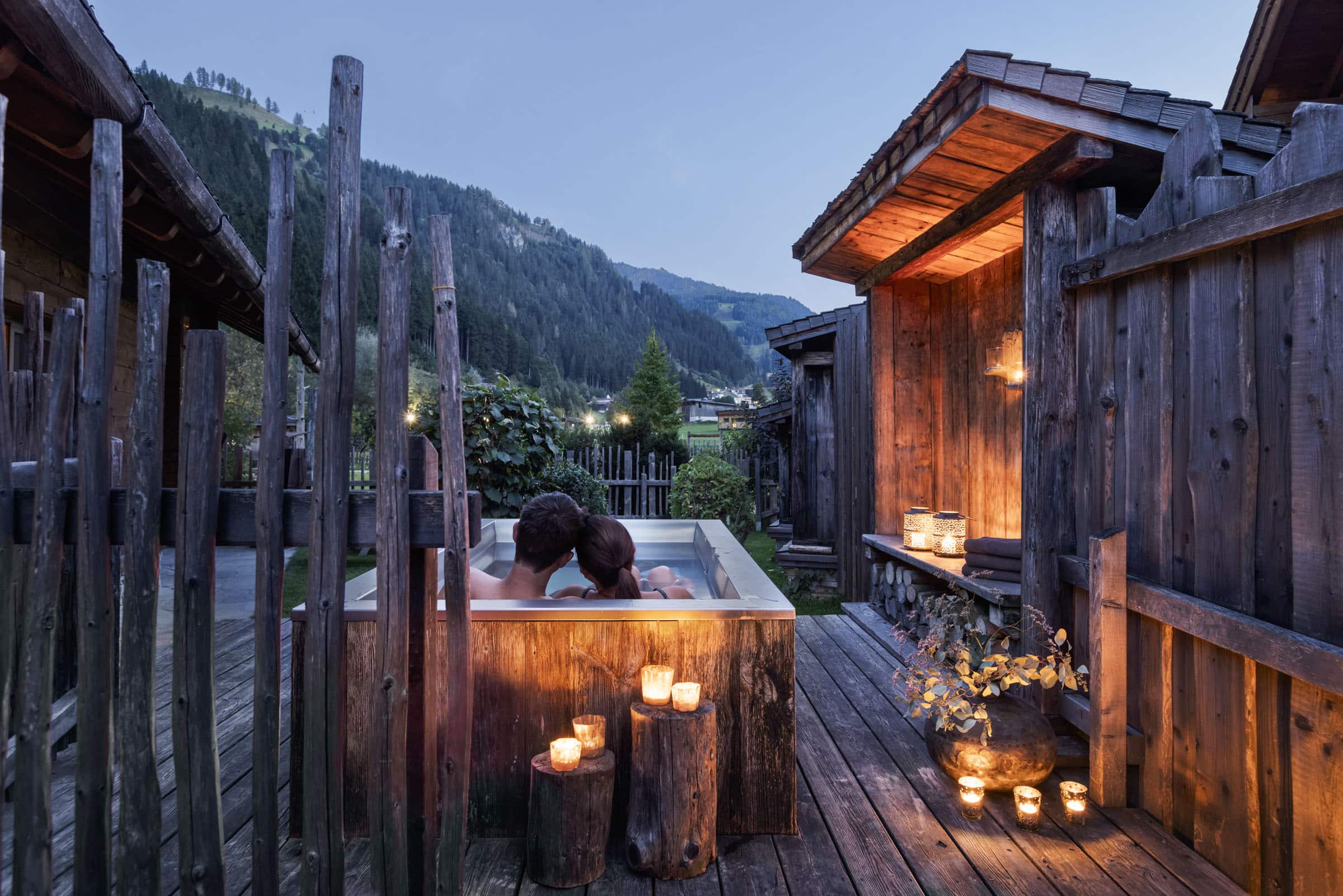 Romantikurlaub im Chalet mit Außenbadewanne