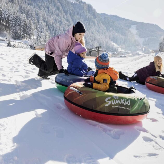 Rodelabenteuer direkt am Skilift gegenüber vom  Feriendorf