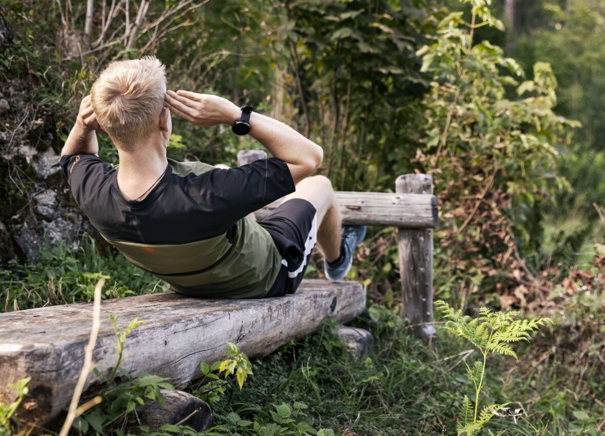 Fitnessgeräte im Wald