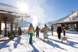 Erlebniswiese im Schnee - ein Riesen Spielplatz im Winter